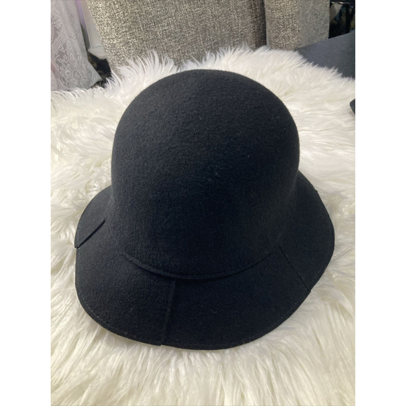 GAP Women’s Ladies Girl Black 100% Wool Medium Bucket Preppy Bf3ZR 314151 301862 - Picture 1 of 9